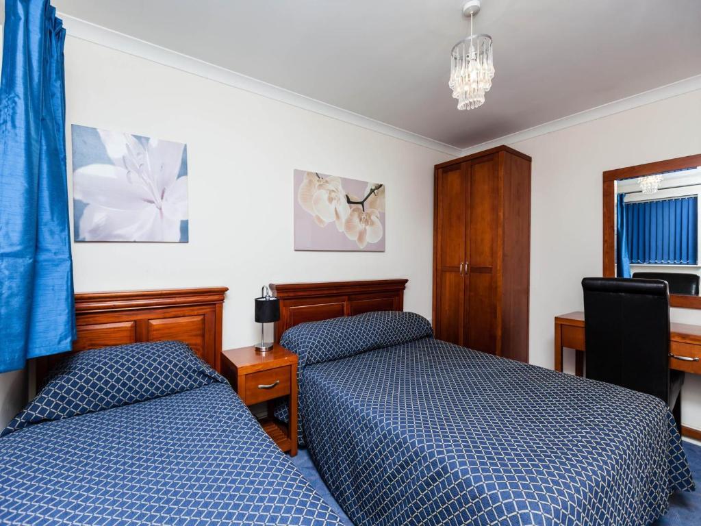 Luton Hotel Residence Стая снимка
